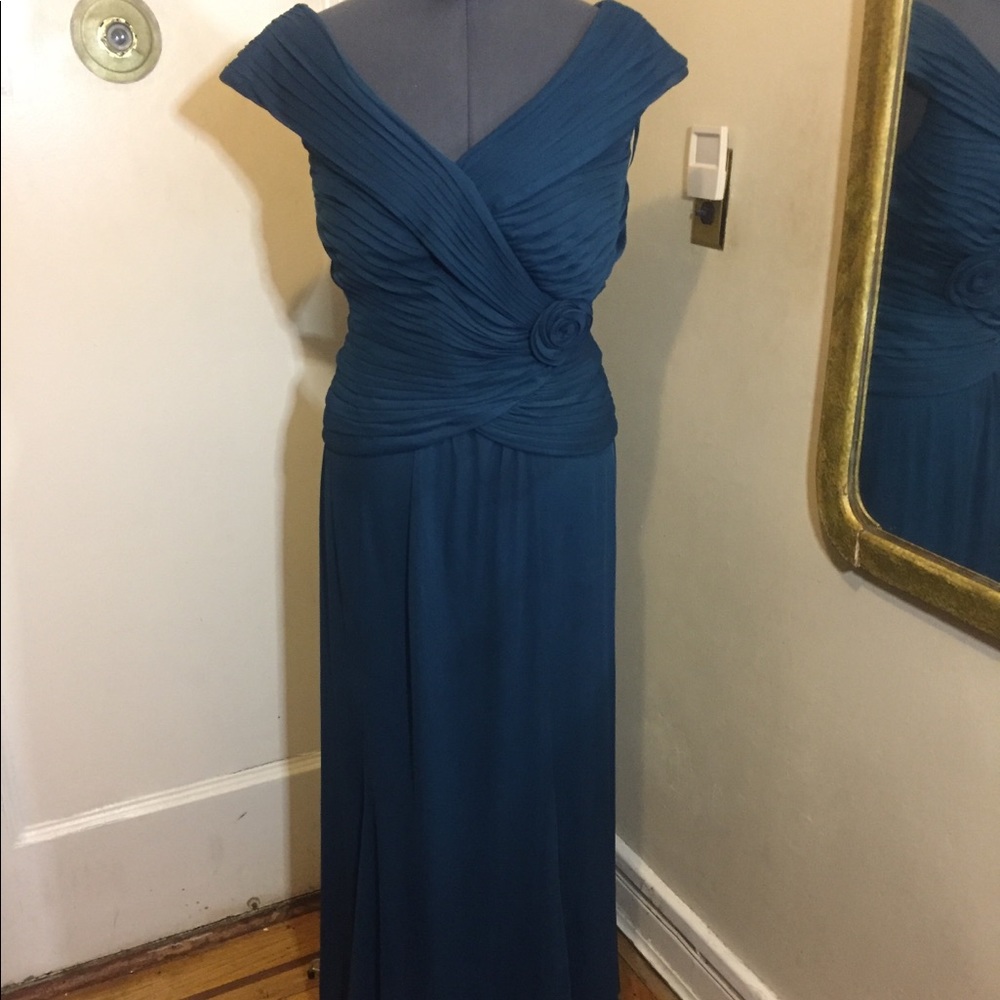 Alex Evenings teal portrait collar gown